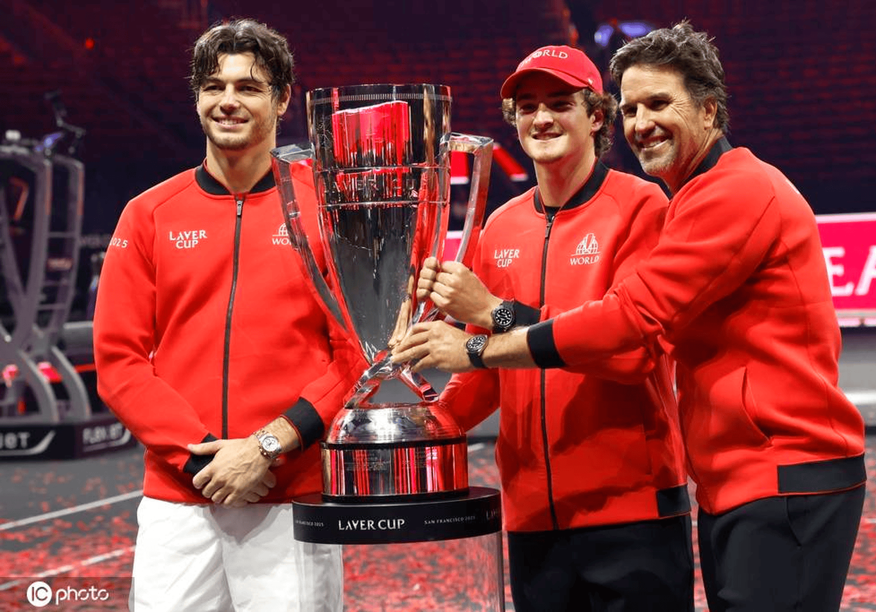 包含拉沃尔杯鏖战ATP总决赛，蒂姆关键制胜的词条