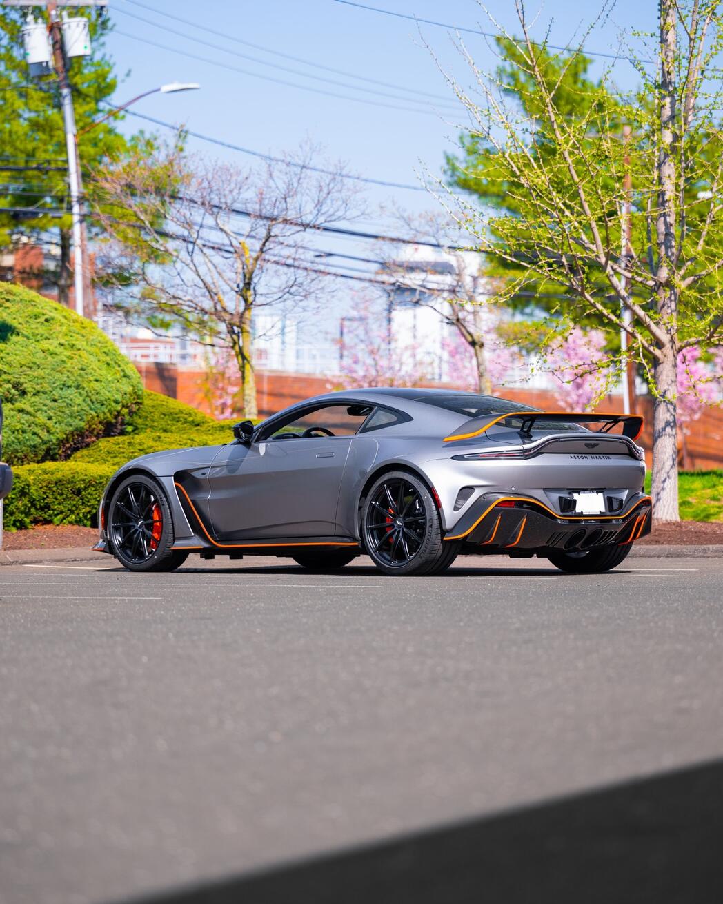 迈凯伦力克阿斯顿马丁，维斯塔潘惊艳四座的简单介绍