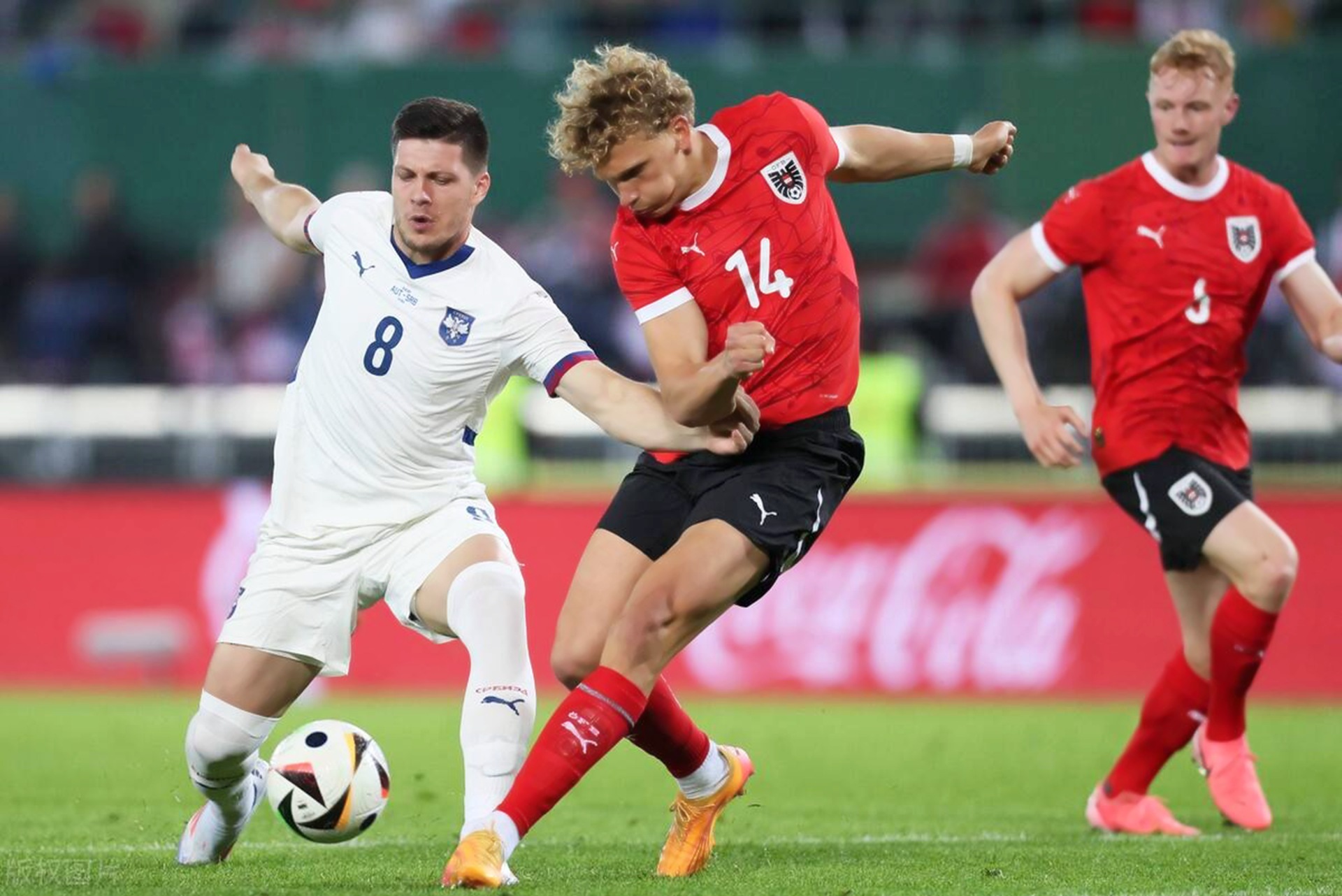 爱游戏大厅-奥地利队完胜波兰队，奥恰洛夫点燃赛场