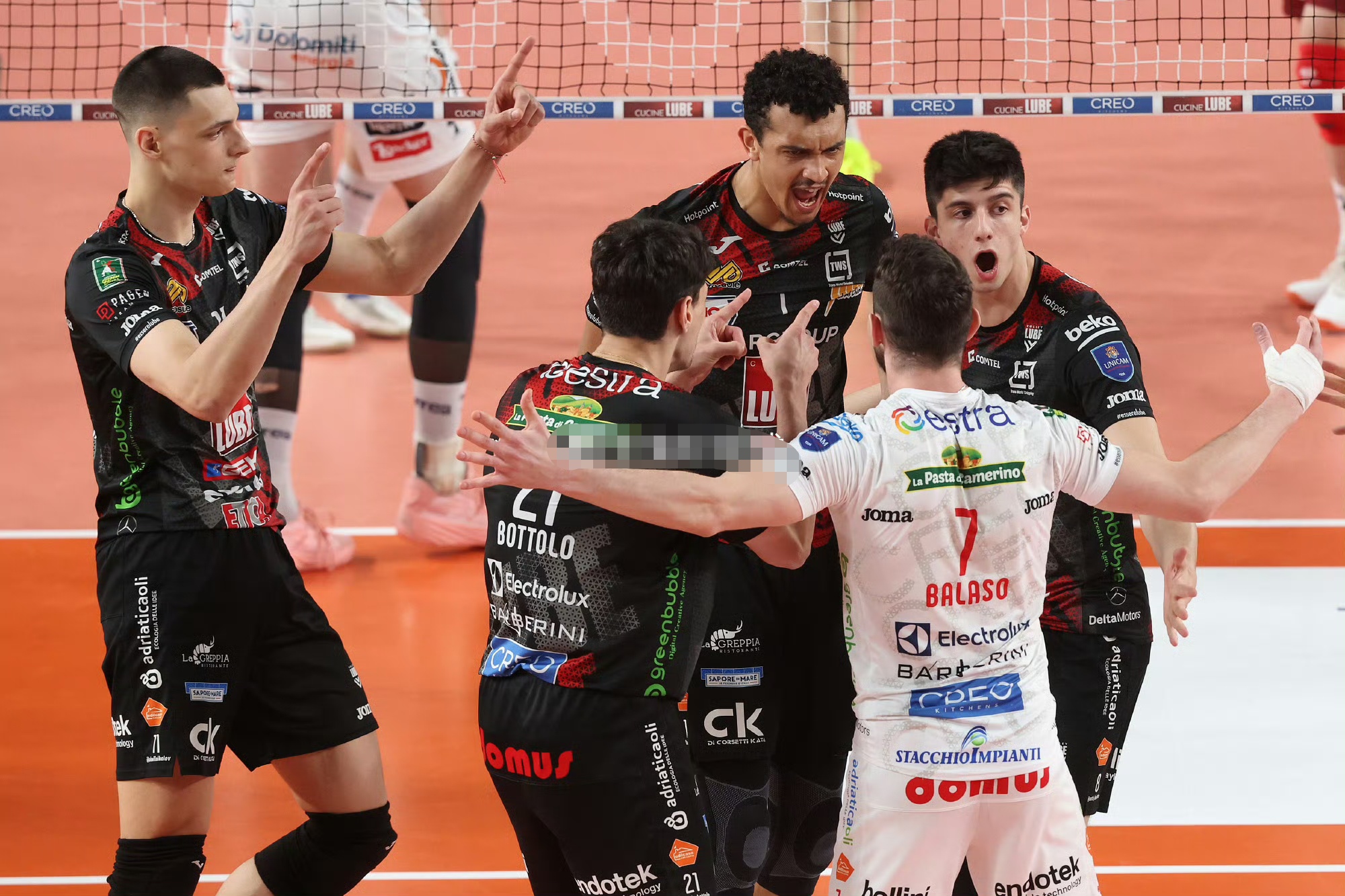 爱游戏在线-联合杯险胜戴维斯杯，兹维列夫惊艳四座