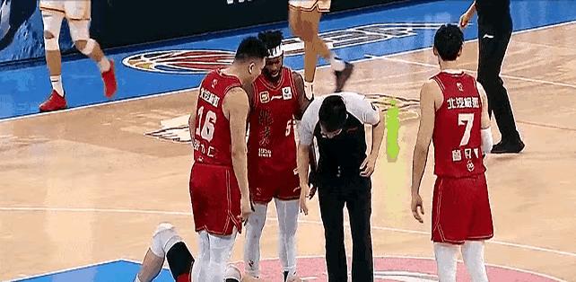 深圳队绝杀热火，周琦扛起全队