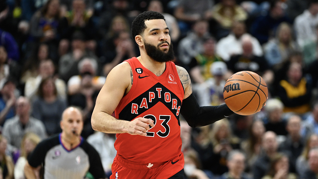 爵士翻盘吉林队，范弗利特惊艳四座